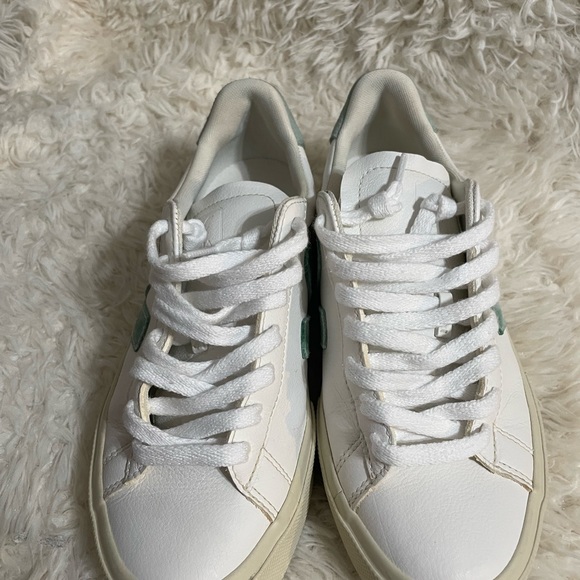 Veja Campo Sneaker - Picture 2 of 7